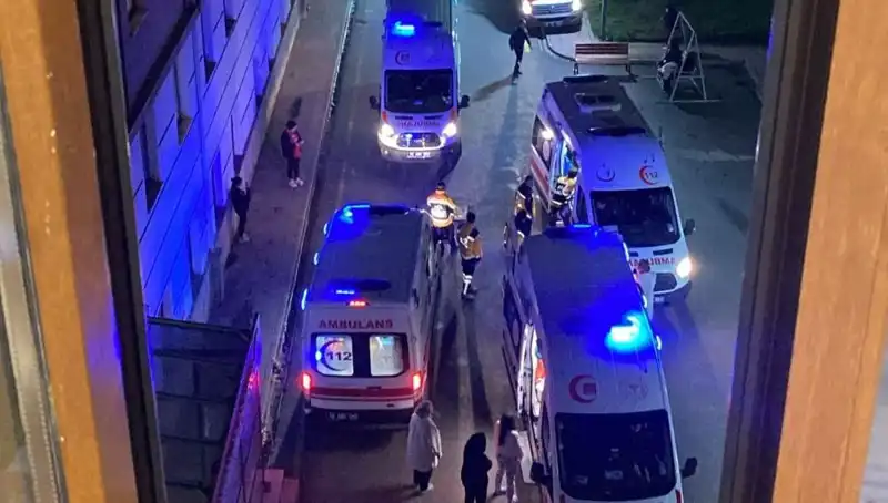 53 Öğrencinin Akşam Yemeğinden Zehirlenmesi: Hastane Yolu Göründü!