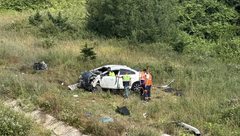 Kuzey Marmara Otoyolu'nda Feci Kaza: Araç Şarampole Devrildi, Merakla Bekleniyor