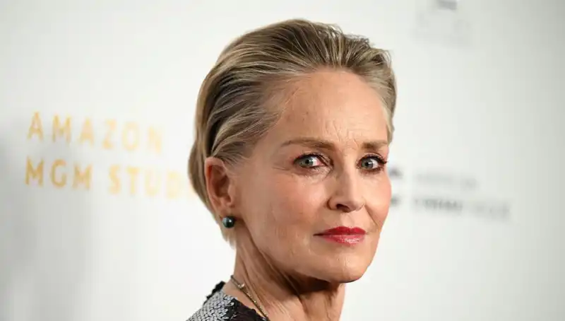 Sharon Stone, Anne Kaybını Sosyal Medya ile Duyurdu: Duygusal Paylaşımına Dikkat!
