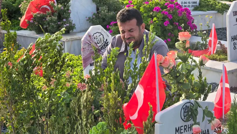 Deprem Şehitleri Anısına Duygusal Bir Bayram Kutlaması Gerçekleşti