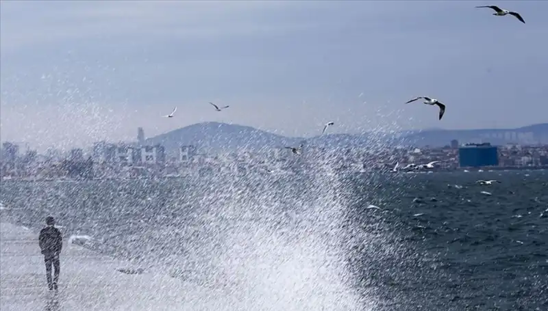 Marmara ve Ege Bölgesinde Kuvvetli Rüzgar Alarmı: Hazırlıklı Olun!
