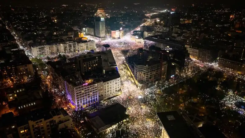 Belgrad'da Öğrenci İsyanı: Sırbistan'da Tarihi Protesto Gözler Önünde
