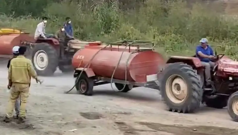 Yangınla Mücadelede Engeller Tanımayan Kahramanlar: Patlayan Lastiklere Rağmen!