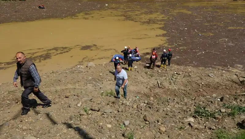 Trabzon'da Sele Kapılan Adamın Dramı: Su Tahliyesi İçin Neler Yaşandı?