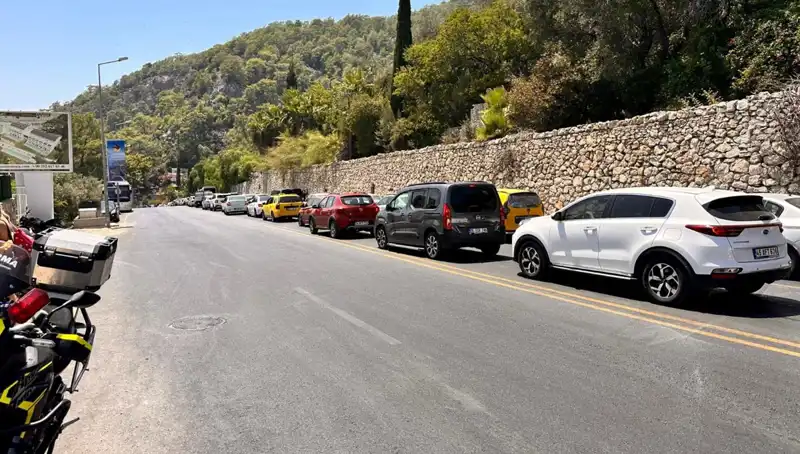 Fethiye-Ölüdeniz Yolunda Tatilci Yoğunluğu: Üç Kilometrelik Kuyruk Oluştu