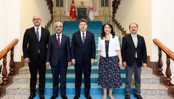 DEM Parti İmralı Heyeti Adalet Bakanı Yılmaz Tunç ile Kritik Görüşme Gerçekleştirdi