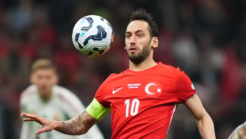 Hakan Çalhanoğlu’nun Fenerbahçe’ye Transferinde Mourinho’nun Rolü