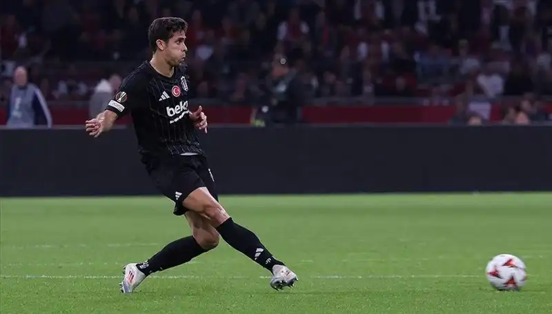 Beşiktaş’a Derbi Öncesi Stoper Hattında İki Kötü Haber Geldi