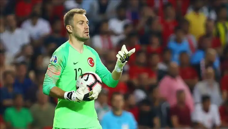 Milli Kaleci Mert Günok Futbolu Bırakacağı Yaşı Açıkladı: Futbol Severleri Şaşırtan Açıklama
