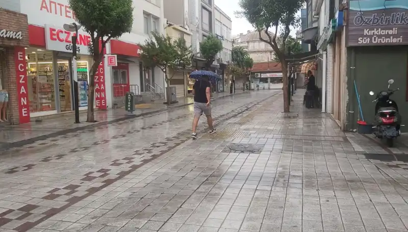 Kırklareli'nde Sağanak Yağış Hayatı Olumsuz Etkiledi