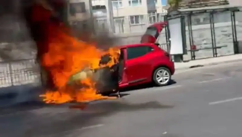 Seyir Halindeyken Alev Alan Araçlar, Trafik Güvenliğini Tehdit Ediyor