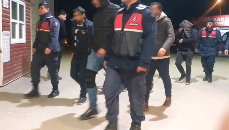 Uyuşturucu Kaçakçılığına Baskın: Bağ Evinde Şok Partisi Düzenlendi!