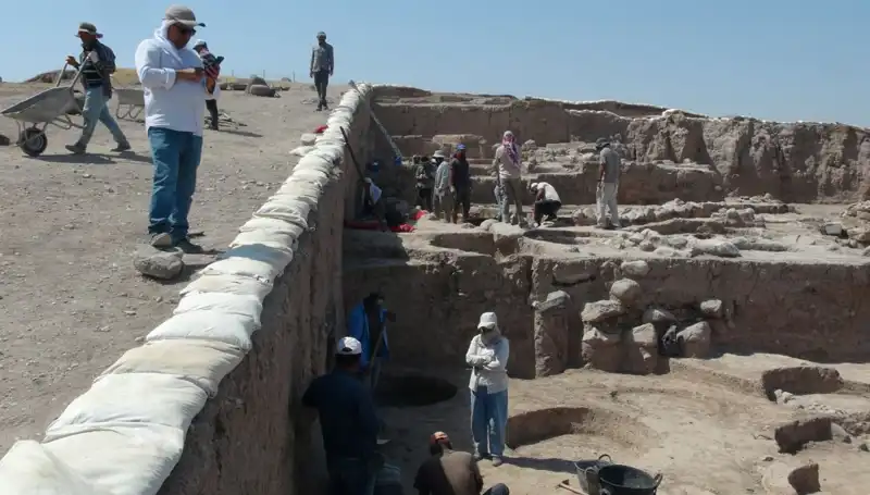 Kilis Oylum Höyük'te Kazılar Sıcak Havalara Rağmen Devam Ediyor
