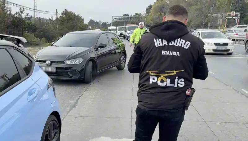 Emniyet Şeridini İhlal Eden Sürücünün Suç Üzerinde Yakalanma Hikayesi