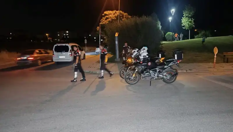 Parkta Korkunç Kavga: 14 Yaşındaki Çocuk Bıçaklandı!