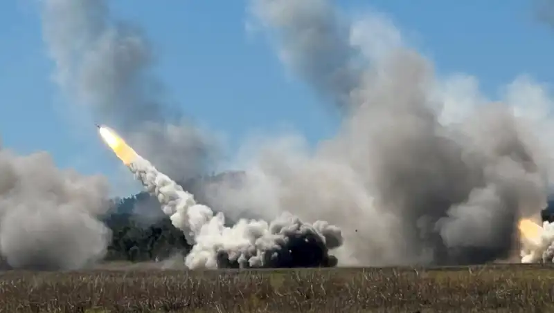 Avustralya'nın Tarihinde Bir İlk: HIMARS Atışı Yaparak Gücünü Gösterdi!