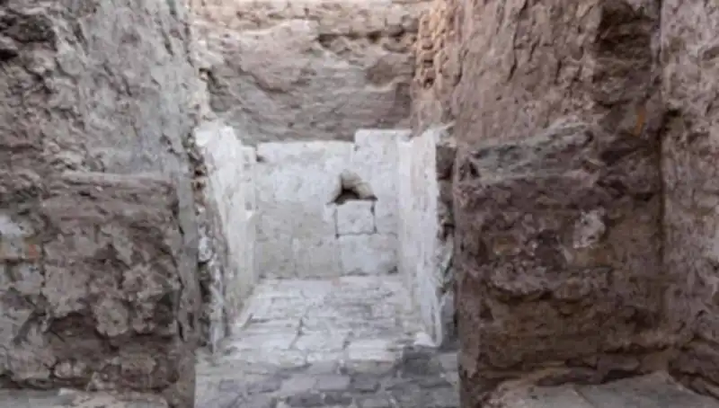 Mısır'da 3.500 Yıl Önceye Ait Kraliyet Mezarı Keşfedildi
