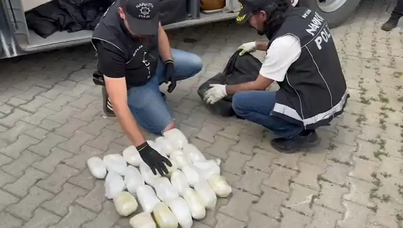 Yolcunun Valizinde Bulunan 13 Kilo Metamfetamin İfşa Oldu!