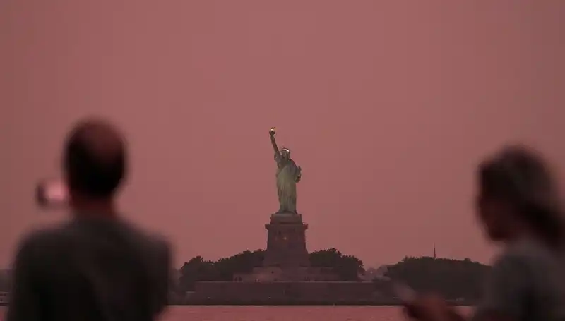 Kanada Yangınları New York'u Etkisi Altına Aldı: Dumanlar Hava Kalitesini Düşürdü