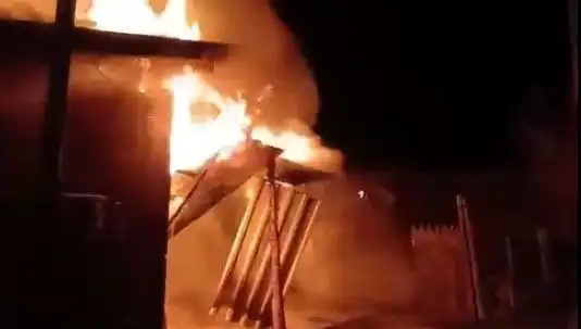 Karabük'te Korkutan Yangın: İki Ev Alev Alev Yandı!
