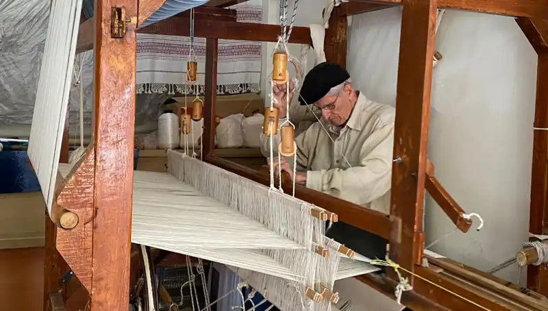 62 Yıldır Sanatıyla Hayat Eşlik Eden Usta: İpin Gücüyle Yaratılan Güzellikler