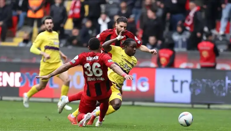 Süper Lig Heyecanı Yeniden Başlıyor: Haftanın Maçlarında Hangi Takımlar Karşılaşacak?