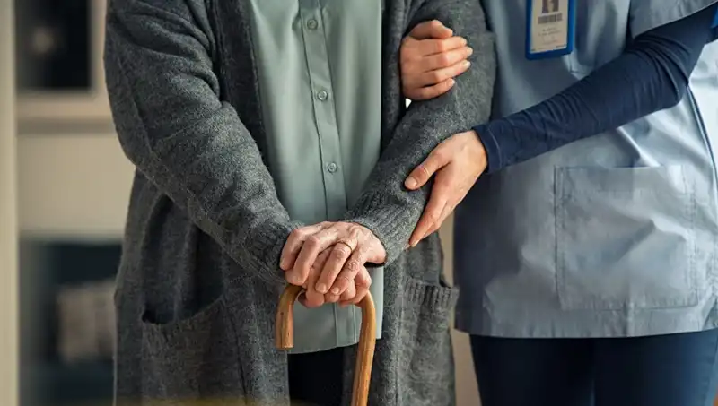 102 Yaşında Dünyanın En Yaşlı Doktoru: Uzun Yaşamanın 4 Sırrı