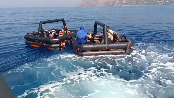Ayvacık’ta İnsan Kaçakçılığına Darbe: 19 Kaçak Göçmen Kurtarıldı