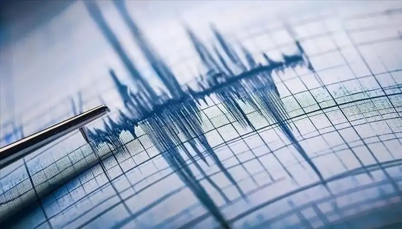 Ege Denizi'nde Can Başına 3 Büyüklüğünde Deprem: Vatandaşlar Panik İçinde