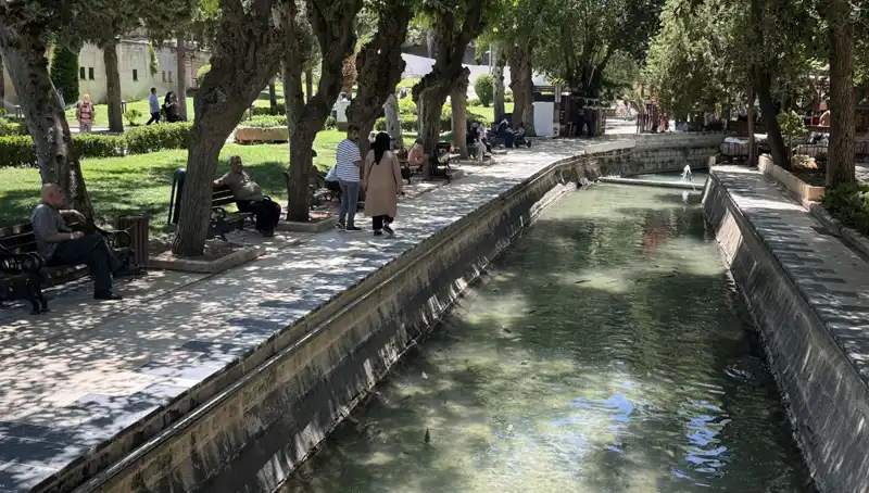 Şanlıurfa’da Yaz Sıcakları Zirveye Ulaştı, Termometreler 37 Dereceyi Gösterdi!
