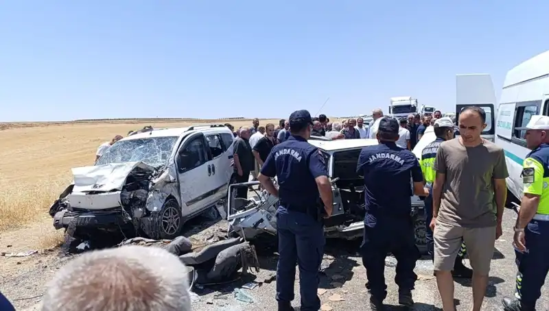 Otomobil ve Hafif Ticari Araç Çarpıştı: Yürek Yakan Kaza Sonrası 4 Kişi Hayatını Kaybetti