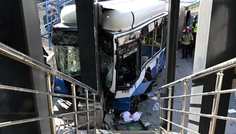 Ankara'da Belediye Otobüsü Kaza Yaptı: 27 Yaralı, Biri Ağır Durumda