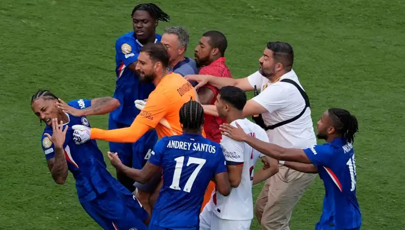 Dev Finalin Ardından Skandal: Teknik Direktör ve Futbolcu Arasında Yumruklaşma!