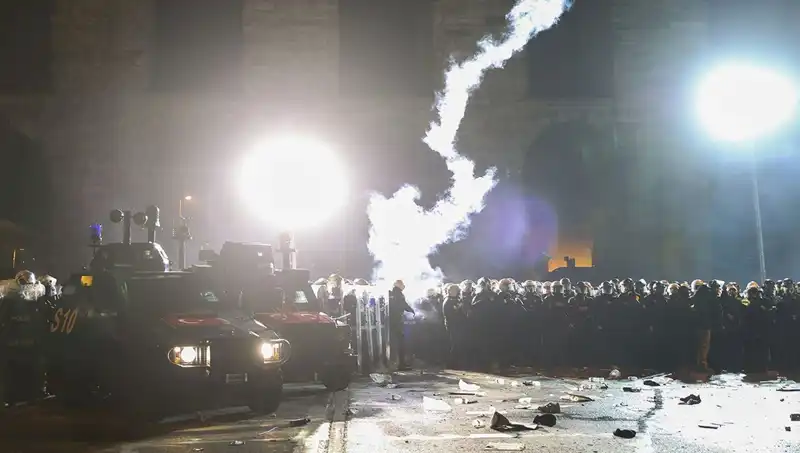 Saraçhane'de Polise Saldıran Gruba Sert Müdahale: Canlı Detaylar!