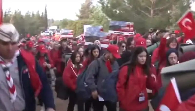 Çanakkale Zaferi'nin 110. Yıldönümünde 57. Alay Vefa Yürüyüşü Coşkuyla Kutlandı
