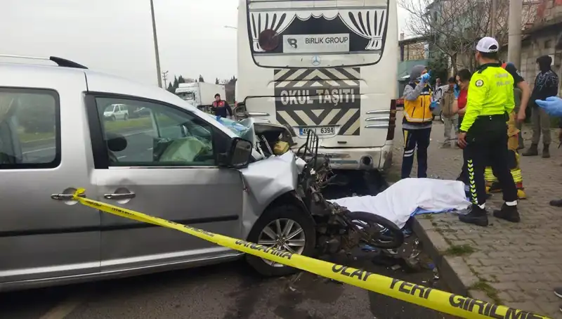Manisa'da Feci Kaza: Genç Kız Hayatını Kaybetti, Bir Kişi Yaralı!
